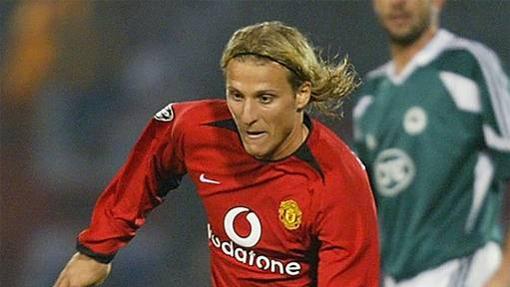 Diego Forlán jugando para el Manchesetr United