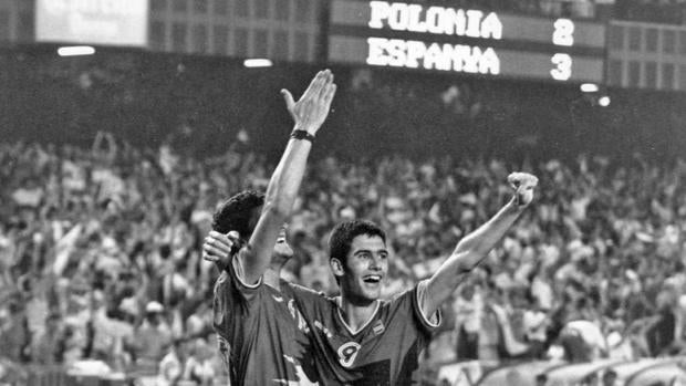 Kiko y Guardiola celebran el oro del fútbol español en un Camp Nou abarrotado