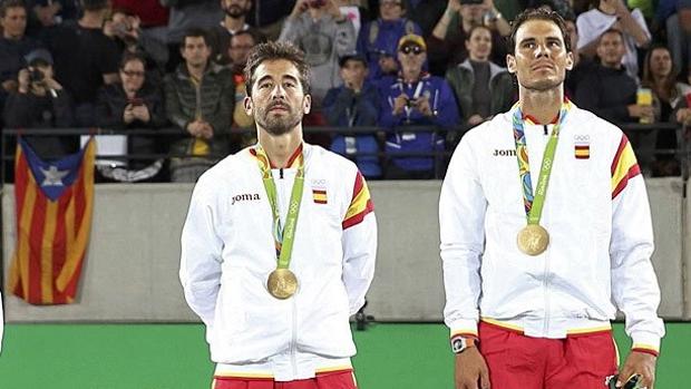 El enfado de Nadal por una estelada en la entrega de medallas del dobles