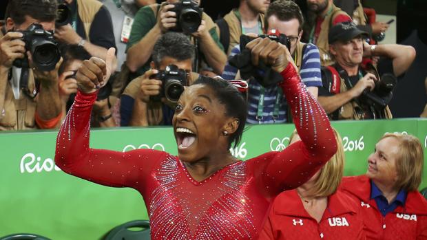 Simene Biles celebra su tercer oro en los Juegos de Río 2016