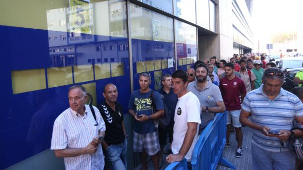 El Almería entrega al Cádiz CF 300 entradas