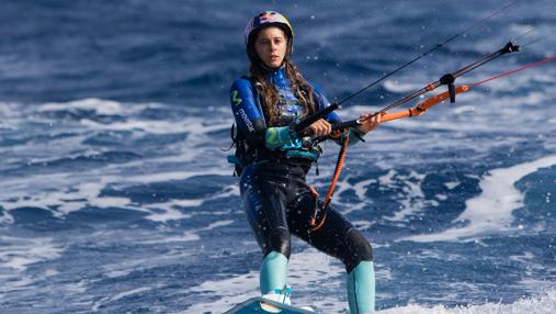 Hito de Gisela Pulido, que culmina con éxito su desafío de recorrer las Islas Canarias con su kite