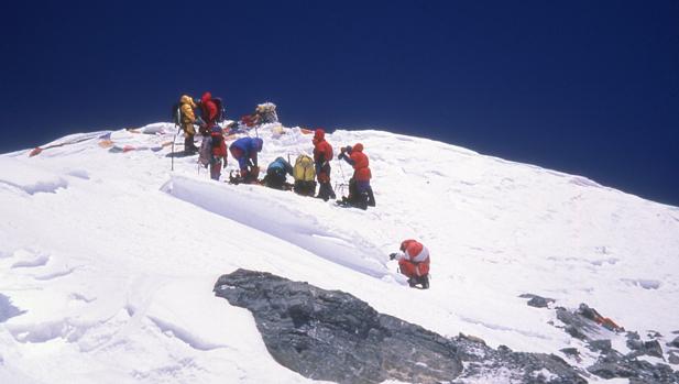 Nepal prohíbe a una pareja india escalar el Everest