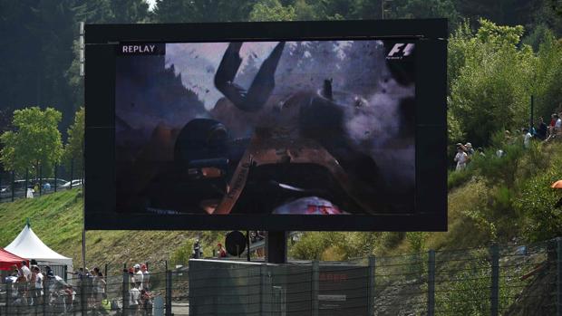 Así fue el espeluznante accidente de Magnussen en Spa