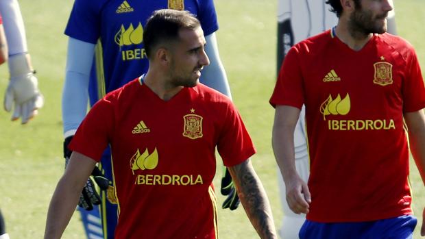 El delantero de la selección española Paco Alcácer es el sexto fichaje del Barcelona