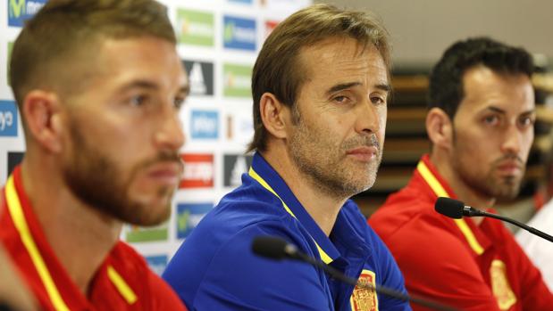 El entrenador de la selección española de fútbol, Julen Lopetegui, durante la rueda de prensa