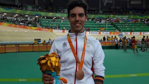 Alfonso Cabello consigue el bronce en el velódromo y la tercera medalla para España