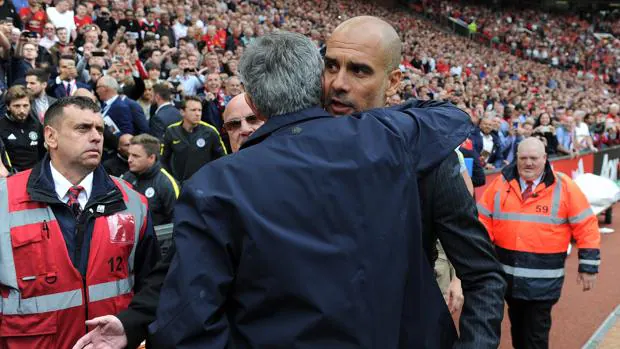 Mourinho se fundió en un abrazo con Guardiola