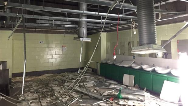 Destrozos en los aseos del Celtic Park provocados por los hinchas del Rangers