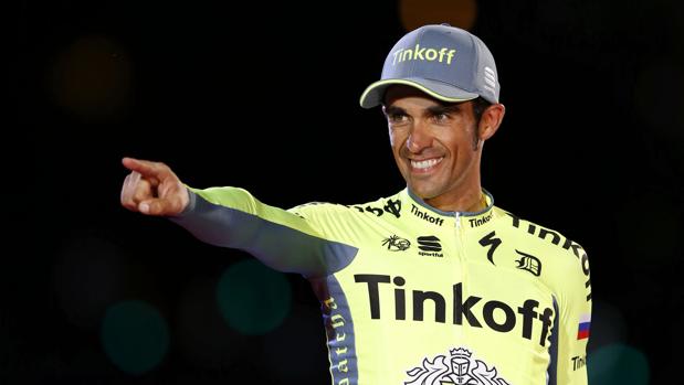 Contador ficha por el Trek