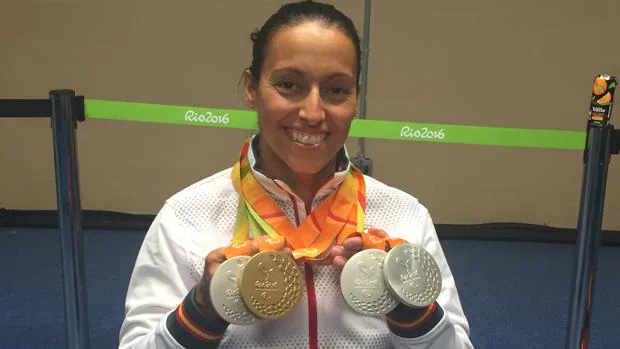 Teresa Perales posa con las cuatro medallas conseguidas en Río
