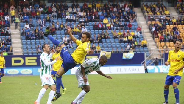 Cádiz CF-Córdoba (1-2): Pegaba otra ronda