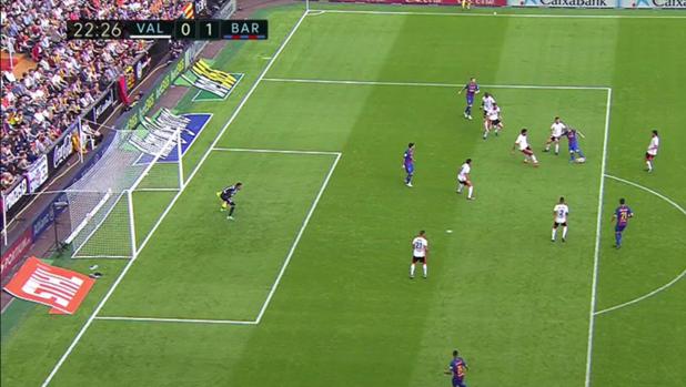 Grave error de Undiano Mallenco en el gol de Messi