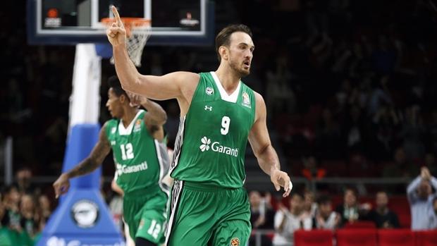 Semigh Erden, jugador del Darussafaka