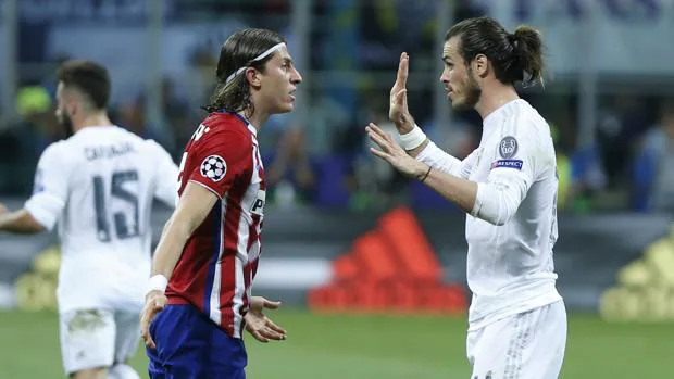 Filipe Luis y Bale discuten durante la última final de Champions