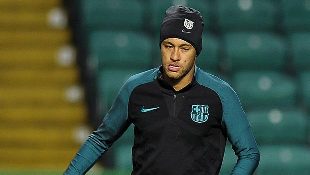 Neymar, durante el entrenamiento de ayer en Glasgow