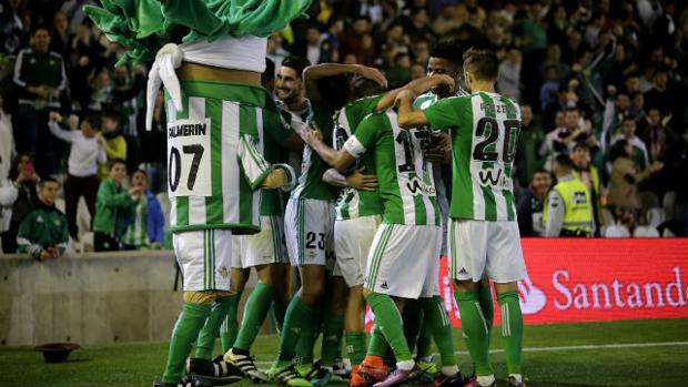 El Betis homenajeará a sus peñas ante el Athletic