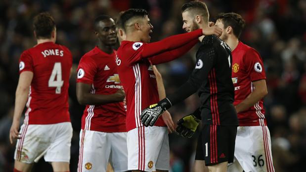 El Manchester United por fin suma tres puntos