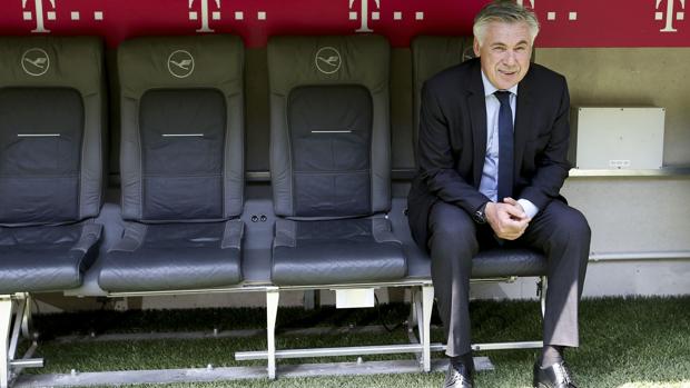 Carlo Ancelotti: «No hay nada de malo en salir de copas con los jugadores»