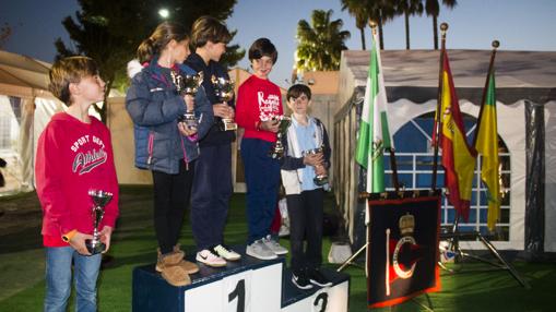 Felipe Sánchez, Susana Ridao, Luis Castañeda, Natalia Moreno, Lucía Morales y Blanca Boto, campeones de la Regata Ciudad del Puerto