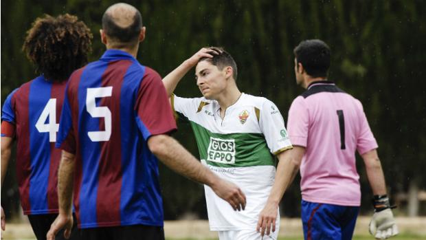 Liberto y Pelegrín, dudas del Elche para el partido ante el Cádiz CF