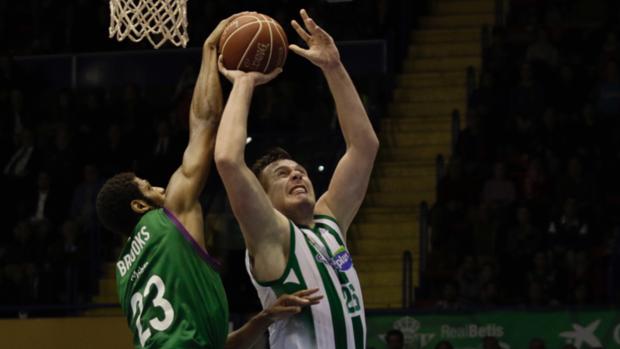 El pívot bético Mahalbasic ha resultado clave en el duelo ante Unicaja ante la baja de Dejan Musli