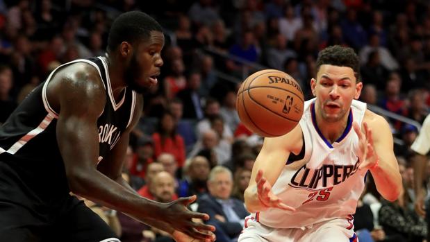 Bennett, a la izquierda, durante un partido ante los Clippers