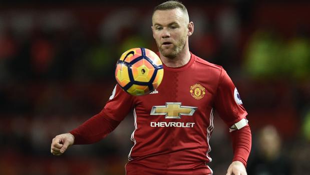 Rooney salva el empate del United en el último minuto