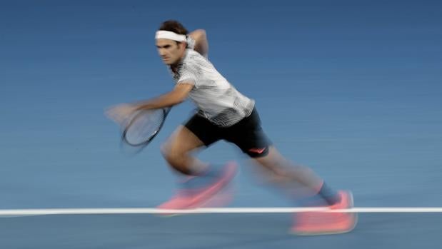 Federer, durante su encuentro ante Zverev