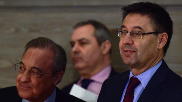 Josep María Bartomeu y Florentino Pérez durante un acto en el que coincidieron