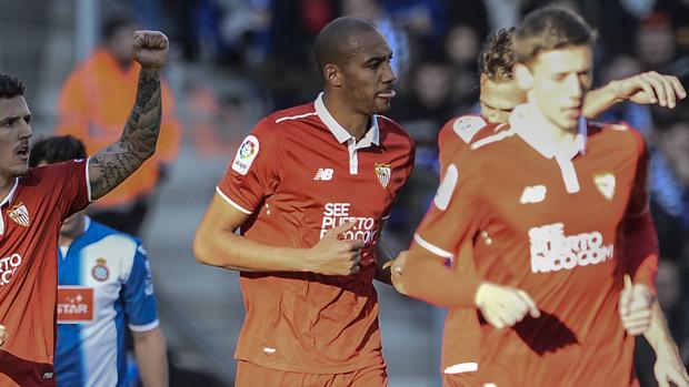 N'Zonzi, en un partido con el Sevilla