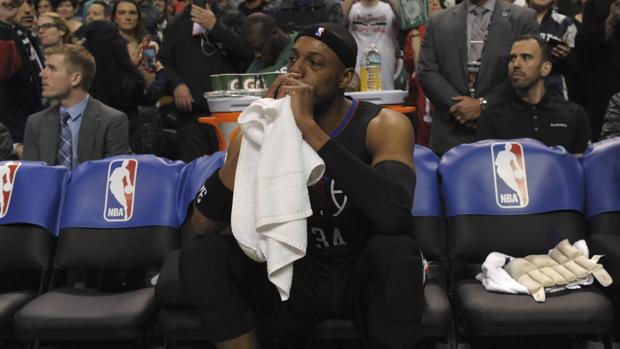 Paul Pierce, en el banquillo de los Clippers, fue aclamado en el TD Garden