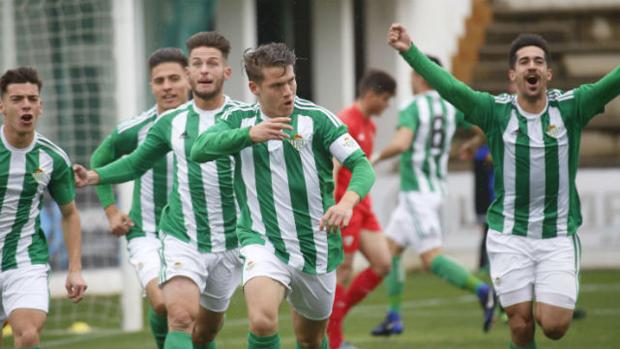 El Betis B doblega al Sevilla C tras más de medio partido con un jugador menos (2-0)