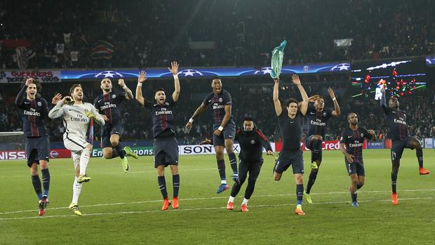 Los jugadores del PSG celebran el triunfo