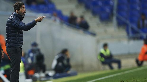 Quique Sánchez Flores durante un partido del Español