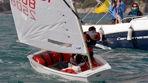 El canario Alberto Morales gana el 28 Palamós Optimist Trophy