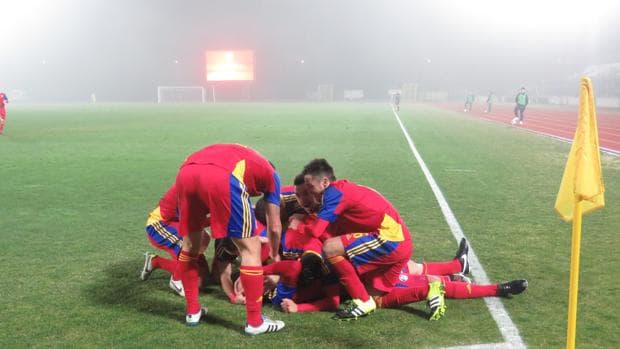 Los jugadores del Andorra celebran uno de los dos goles en San Marino