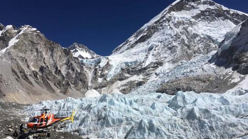 Alex Txikón retoma su peligroso desafío en el Everest