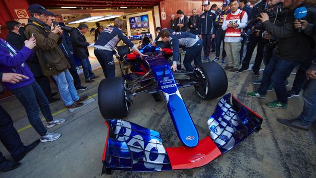 Presentación, ayer, del nuevo bólido de Toro Rosso