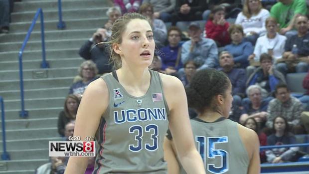 Récord histórico de Katie Lou Samuelson: 10 de 10 en triples