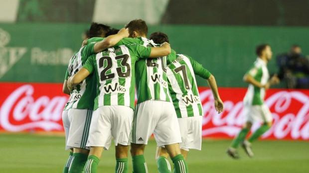 El Betis vuelve a ganar como local ante Osasuna que huele a Segunda