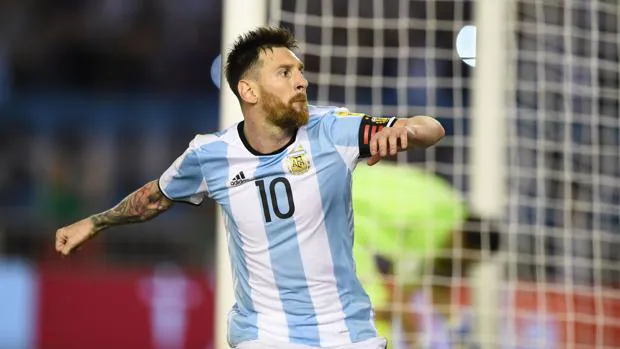 Leo Messi, capitán de la selección argentina, celebra el único tanto del partido