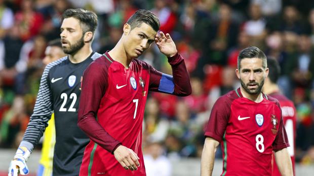 Suecia remonta en casa de Ronaldo sin el luso en el césped