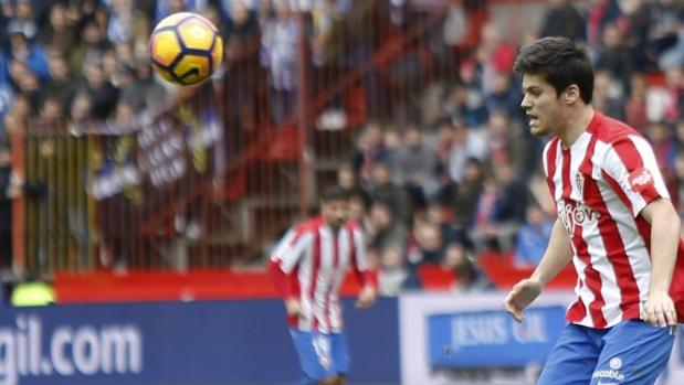 El Málaga deja al Sporting en situación crítica