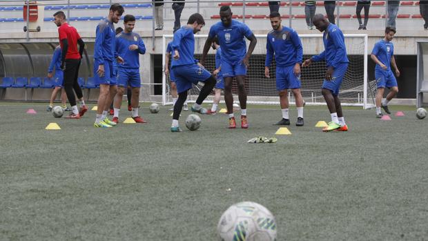 Jugadores del Eldense, en un entrenamiento