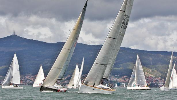 25 barcos se disputan el Trofeo de Invierno en la ría de Vigo