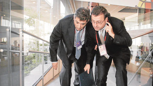 Ángel María Villar y Jordi Pallarés, durante las elecciones de 2004