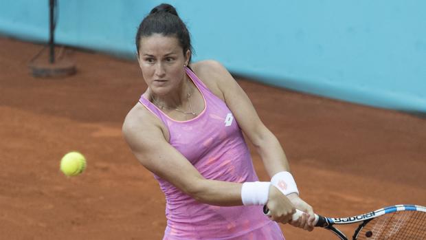 Lara Arruabarrena y Carla Suárez encienden la Caja Mágica