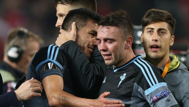 Iago Aspas y sus compañeros, desconsolados al término del partido