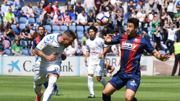 Más emoción que fútbol entre el Huesca y el Tenerife